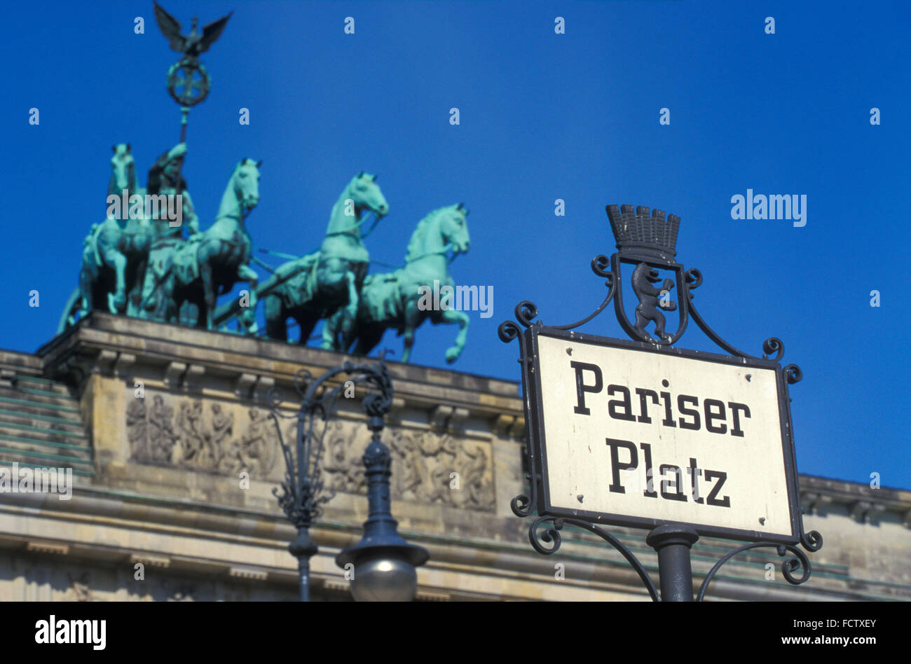 L'Europa, Germania, Berlino, la quadriga della Porta di Brandeburgo presso la piazza Pariser Platz. Europa, Deutschland, Berlino, die qua Foto Stock