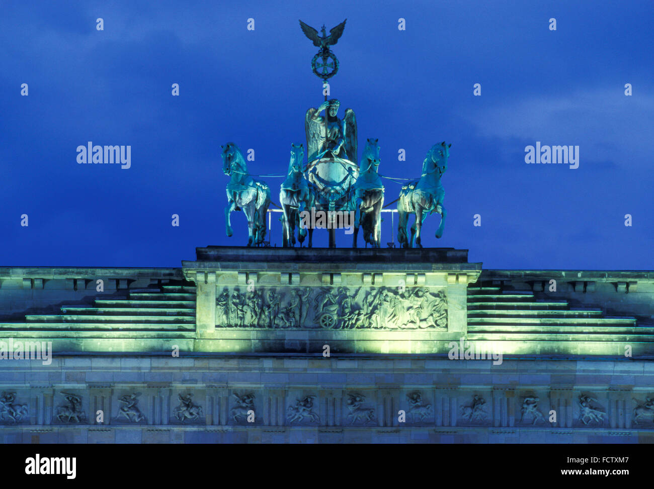L'Europa, Germania, Berlino, la quadriga della Porta di Brandeburgo. Europa, Deutschland, Berlino, Die Quadriga auf dem Brandenburger Foto Stock