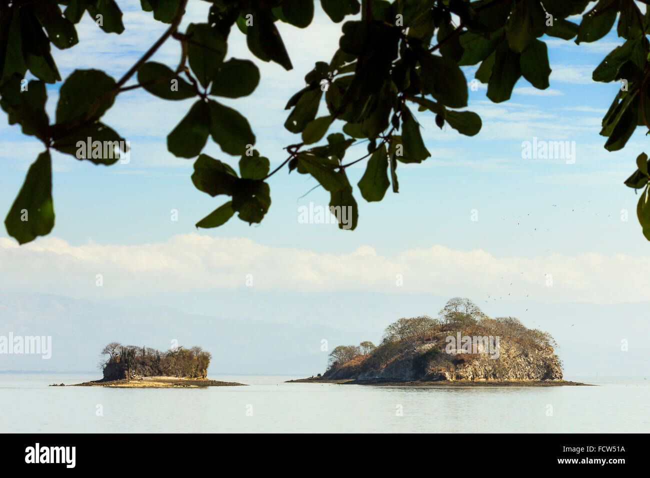 Pajaros Isola, noto per la sua brulicante avifauna, sul Golfo di Nicoya costa occidentale; Playa Pajaros, Nicoya peninsula, Costa Rica Foto Stock