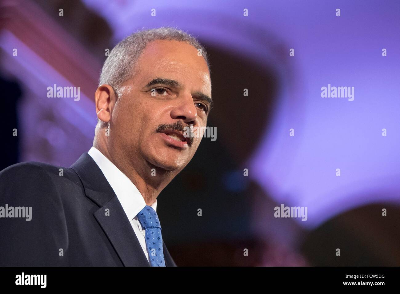 Ex procuratore generale Eric Holder parla al 2016 Rete Nazionale di Azione re Giorno Colazione Gennaio 18, 2016 a Washington, DC. Foto Stock