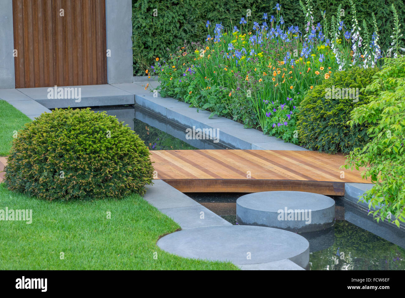Il giardino Homebase rifugio urbano progettato da Adam Frost. RHS Chelsea Flower Show 2015. Foto Stock