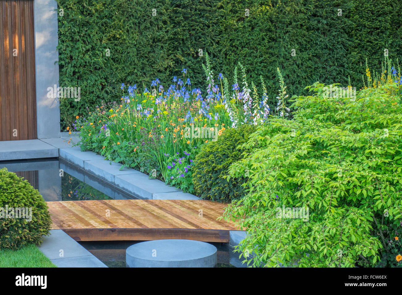 Il giardino Homebase rifugio urbano progettato da Adam Frost. RHS Chelsea Flower Show 2015. Foto Stock