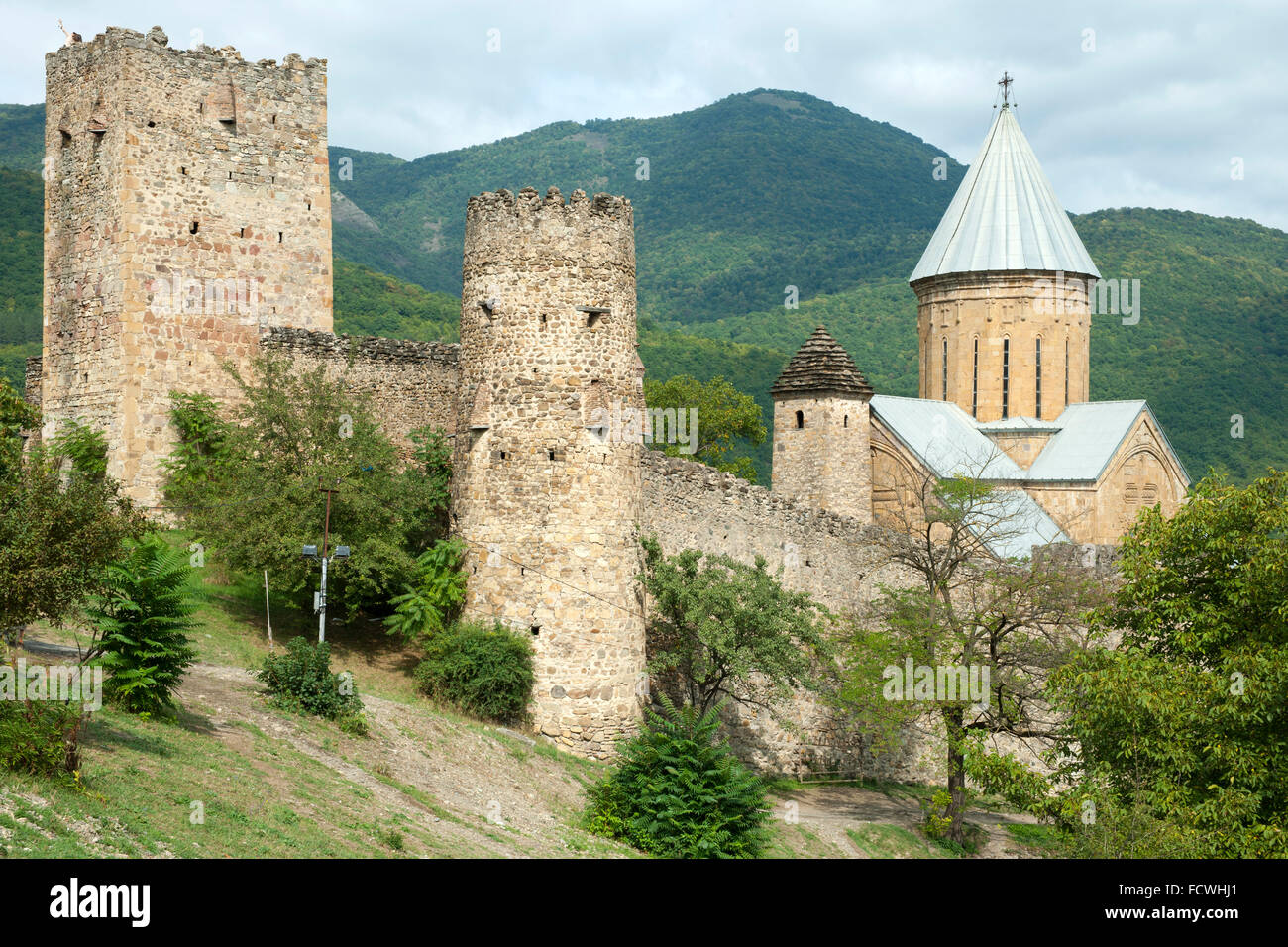 Georgien, Mtskheta-Mtianeti, Festung Ananuri an der Georgischen Heerstrasse. Foto Stock