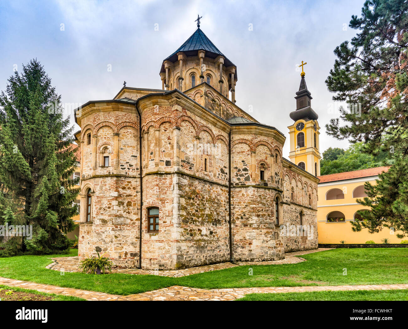Chiesa del XVI secolo, stile bizantino, Novo Hopovo monastero serbo ortodosso, Fruska Gora monasteri, Vojvodina, Serbia Foto Stock