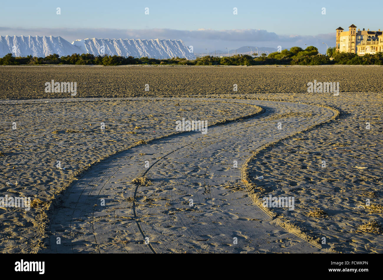 Una curva di linee in vista Tamarit beach, provincia di Alicante, Spagna Foto Stock