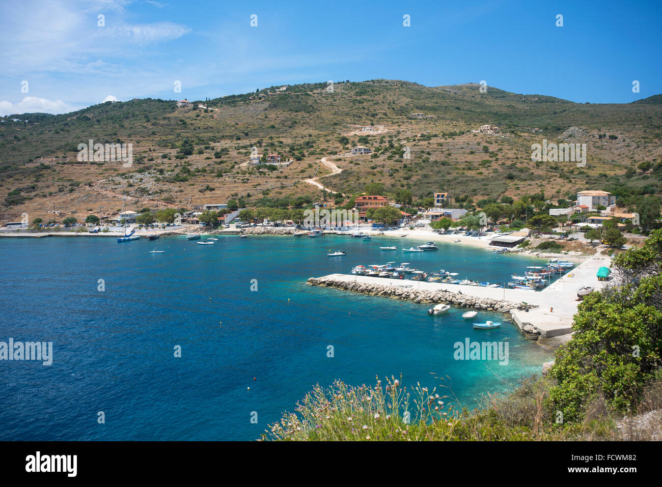 Vista sul porto di Agios Nikolaos, sull'isola di Zante in Grecia Foto Stock