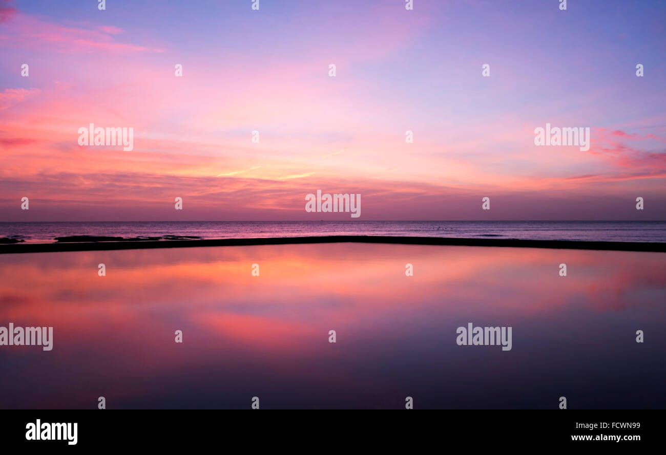 Riflessioni a sunrise. Foto Stock