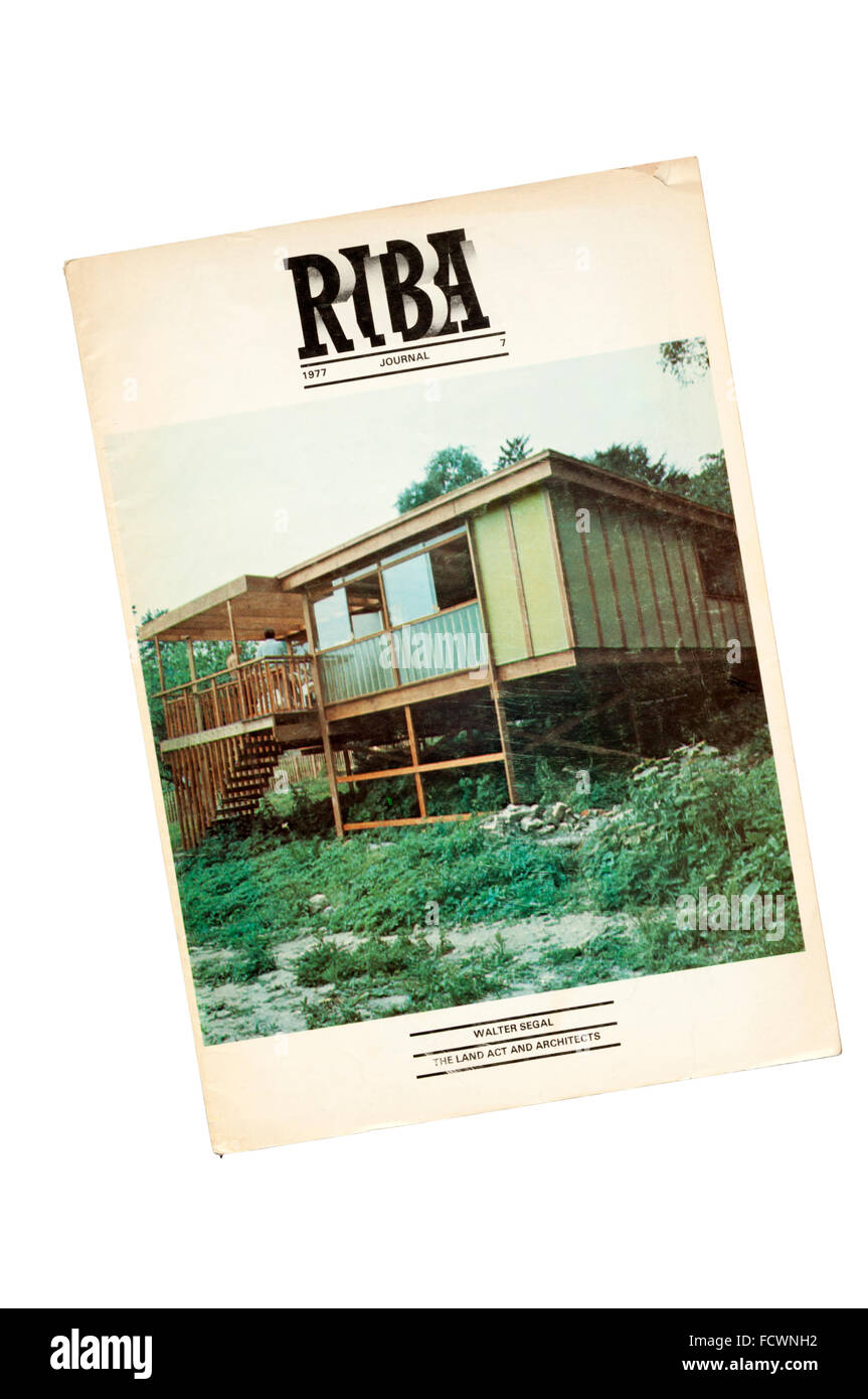 Luglio 1977 edizione del RIBA ufficiale con Walter Segal self-costruire casa nel Sussex sul coperchio. Foto Stock
