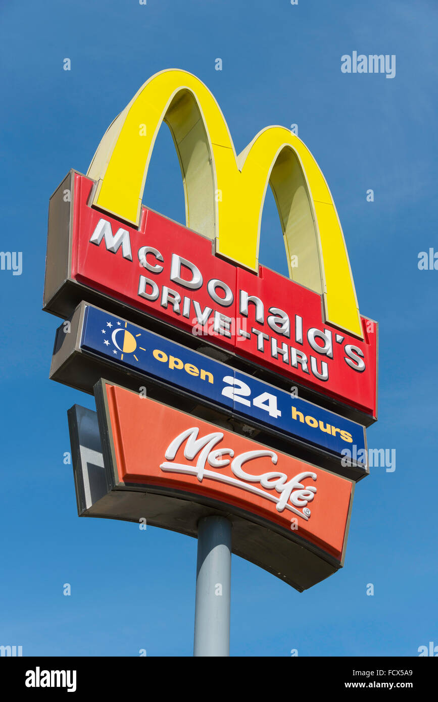 McDonald's Dive-Thru restaurant sign, Port Elizabeth Nelson Mandela Bay comune, Eastern Cape Province, Sud Africa Foto Stock