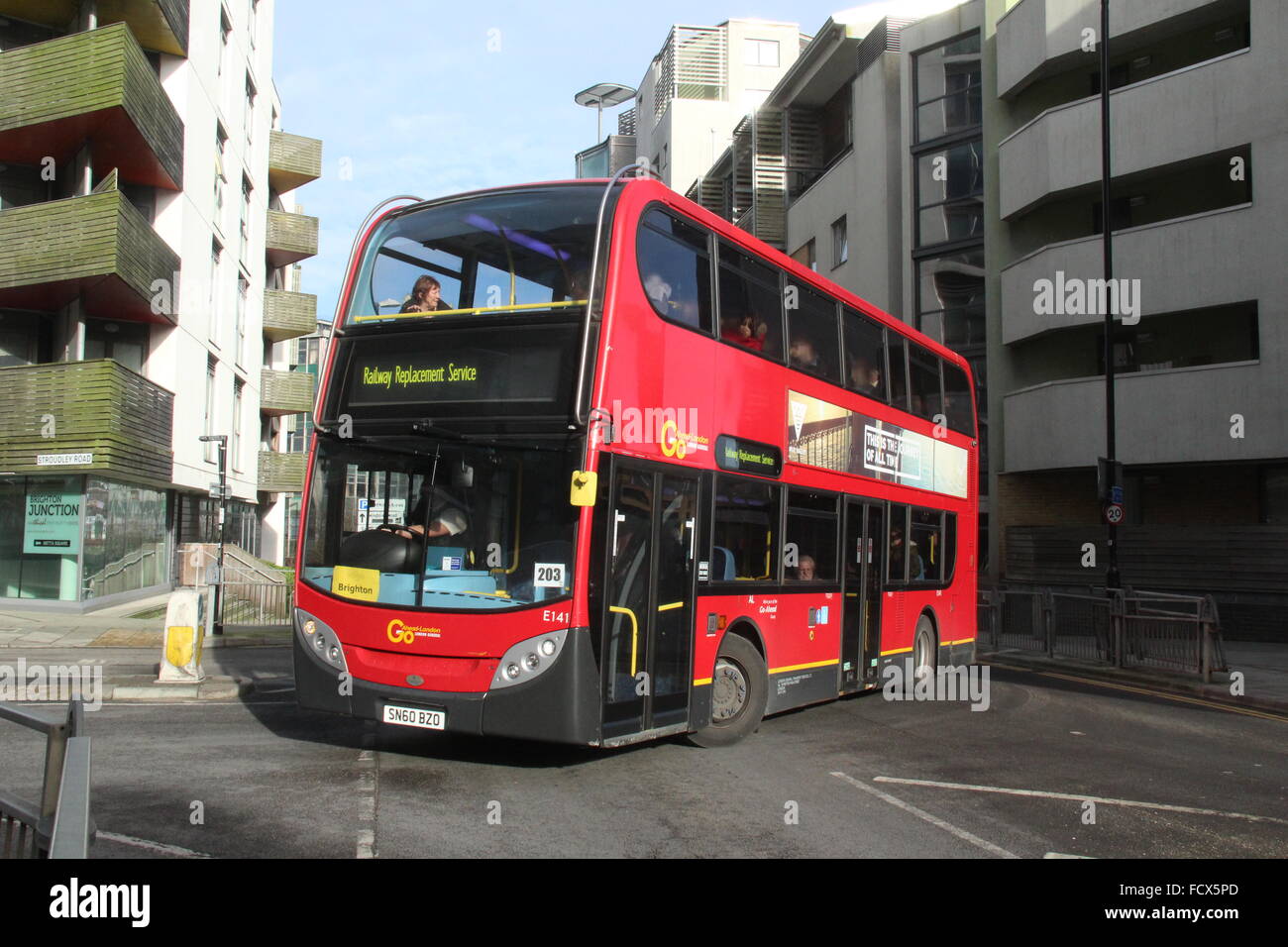 ADL ALEXANDER DENNIS ENVIRO 400 DOUBLE DECK BUS DI ANDARE TESTA A LONDRA Foto Stock