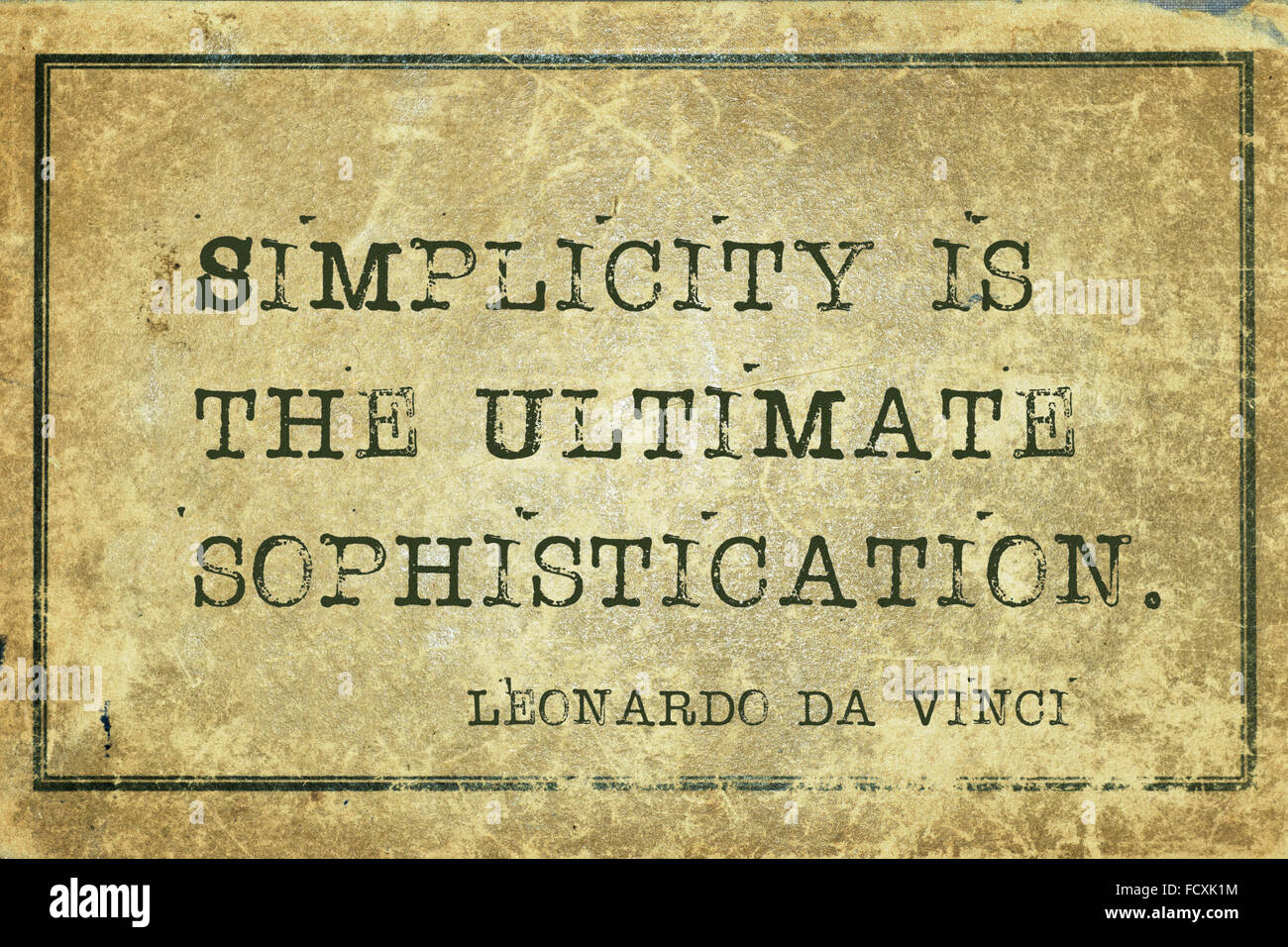 La semplicità è la massima raffinatezza - antica artista italiano Leonardo da Vinci preventivo stampato su grunge cartone vintage Foto Stock