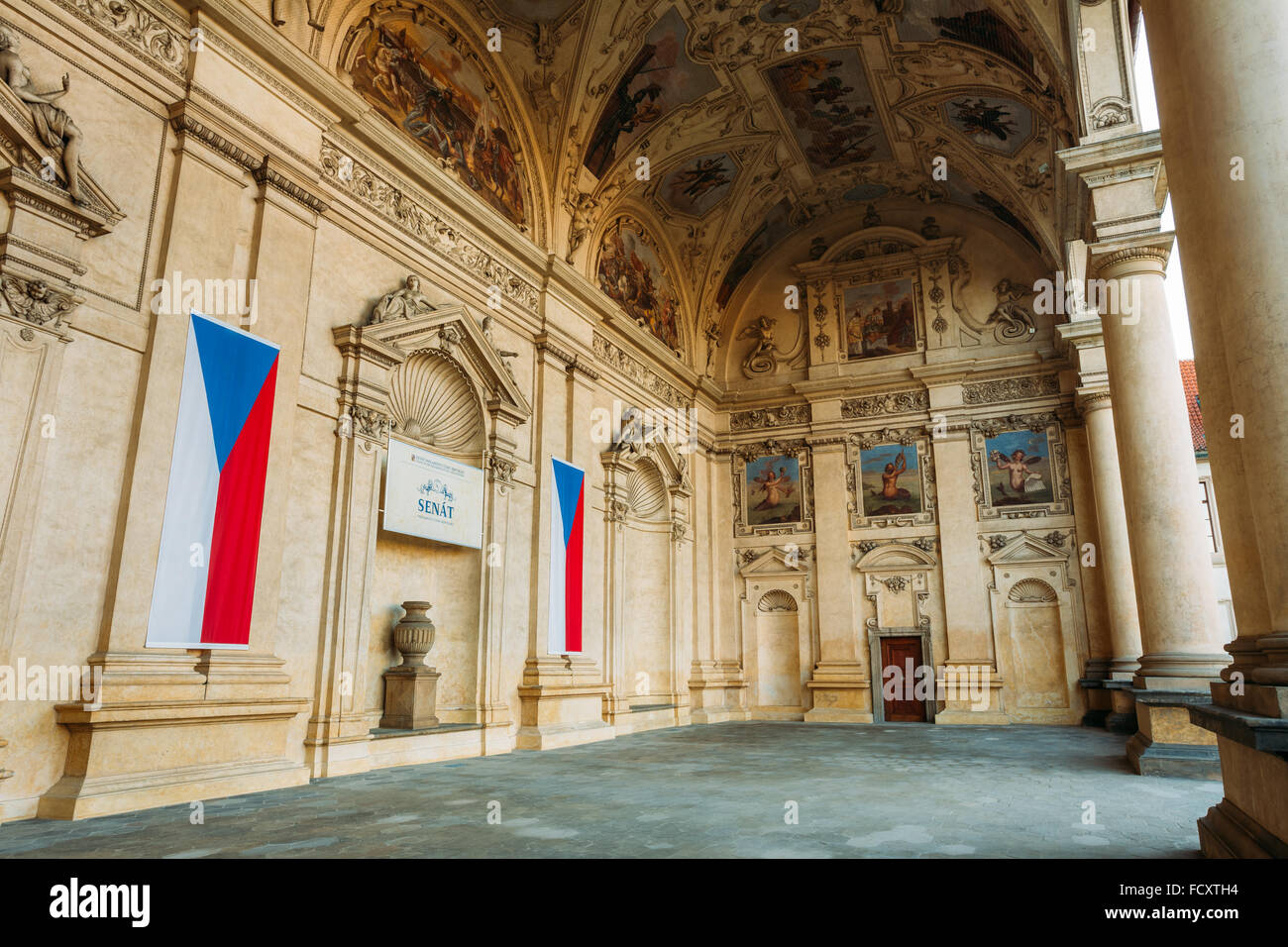 Praga, Repubblica Ceca - 9 ottobre 2014: Interno del Senato della Repubblica ceca a Praga nel giardino Wallenstein Foto Stock