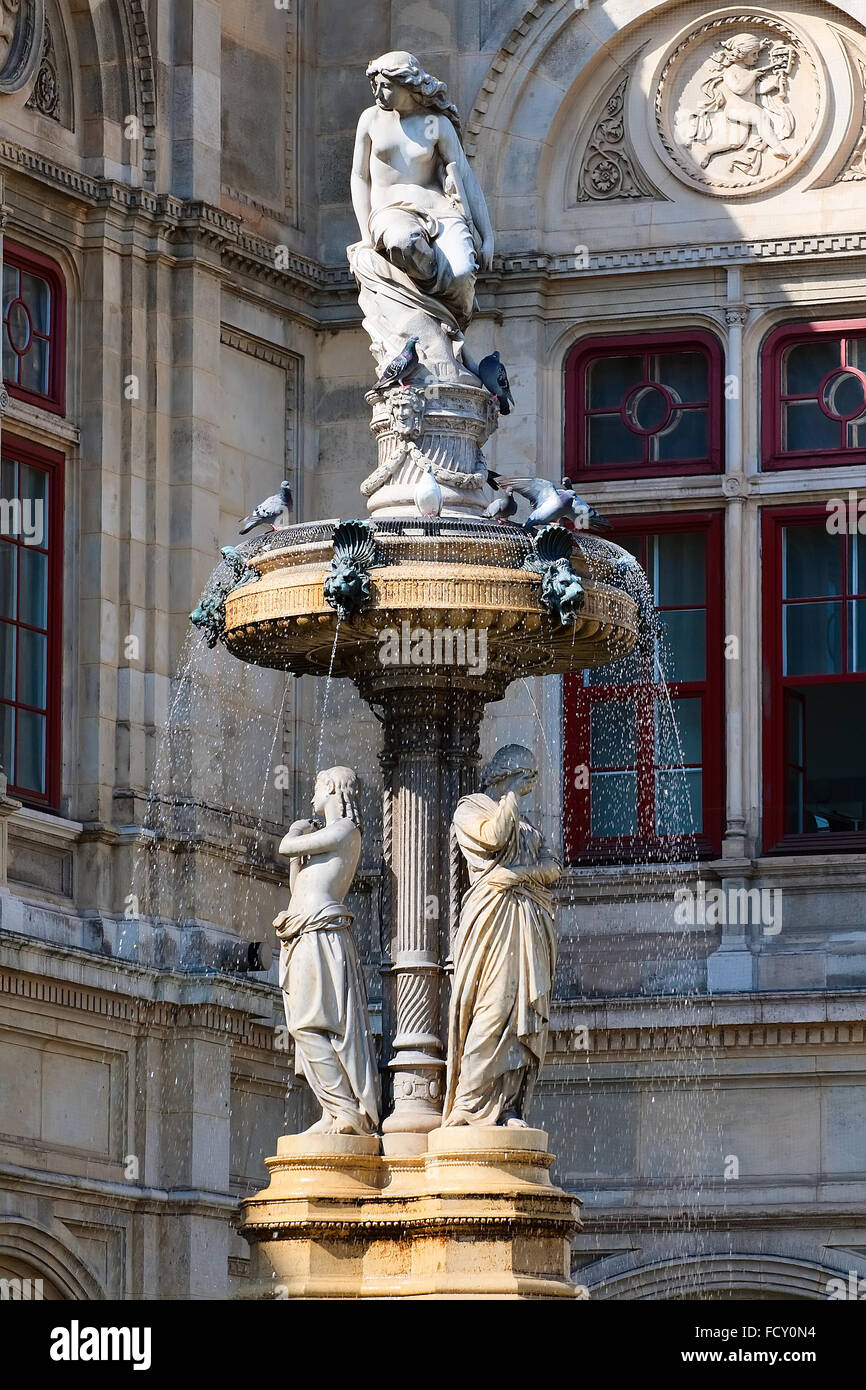 La fontana a Vienna Opera House, Austria Foto Stock
