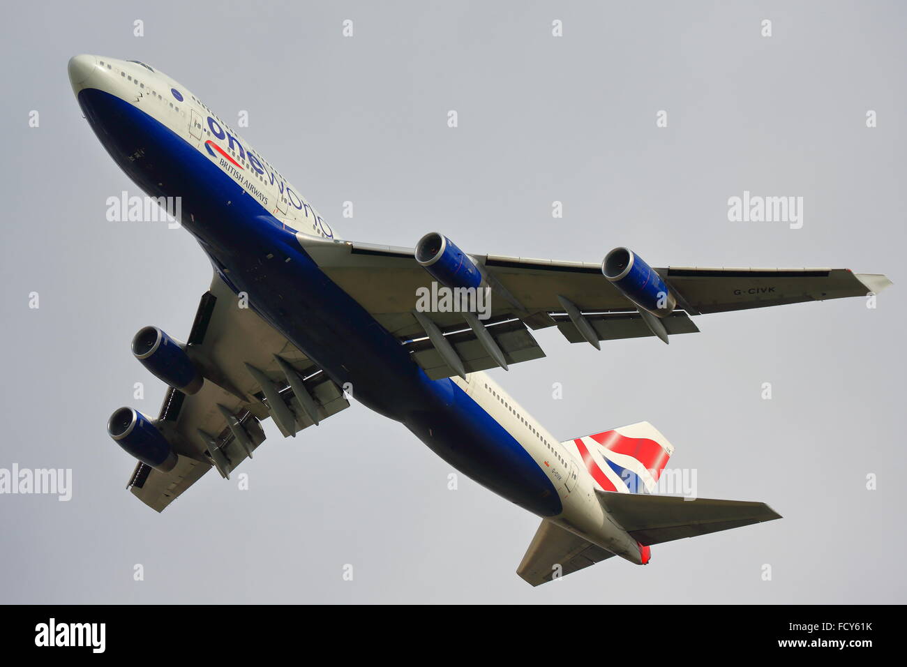 British Airways Boeing 747-400 G-CIVK tenendo di all'aeroporto di Heathrow di Londra, Regno Unito Foto Stock