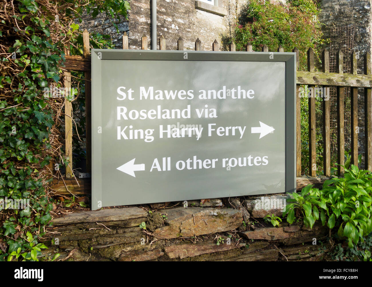 Seguire le indicazioni per King Harry ferry in Cornwall, Regno Unito Foto Stock