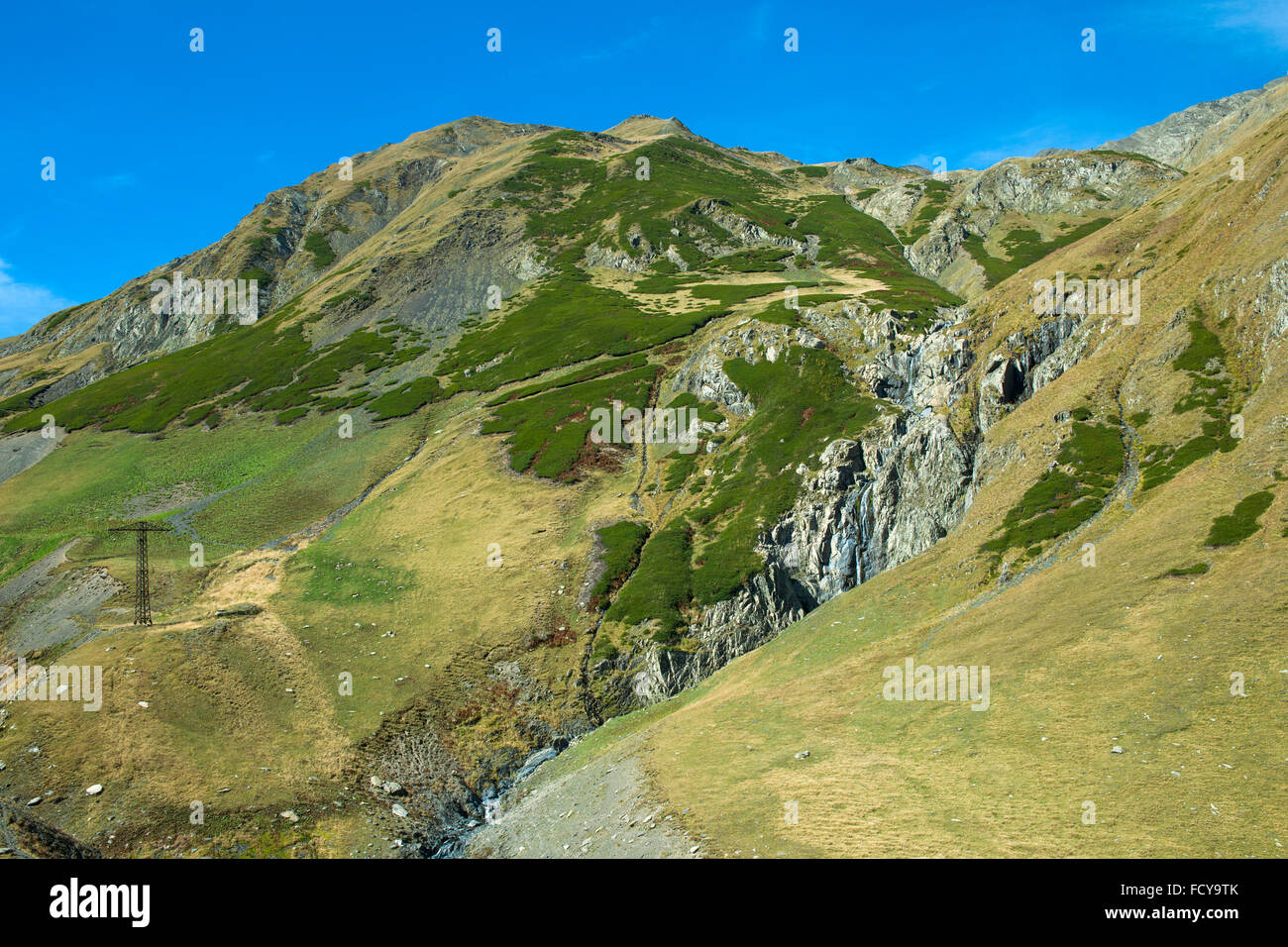 IGeorgien, Kachetien, Landschaft in der Bergregion Tuschetien an der Strasse von Omalo zum Abano-Pass (2926m) Foto Stock