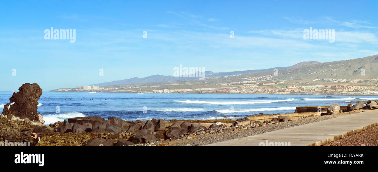 TENERIFE, Spagna - 12 gennaio 2013: vista panoramica del famoso resort delle Canarie Playa de Las Americas, Tenerife, Isole Canarie Foto Stock