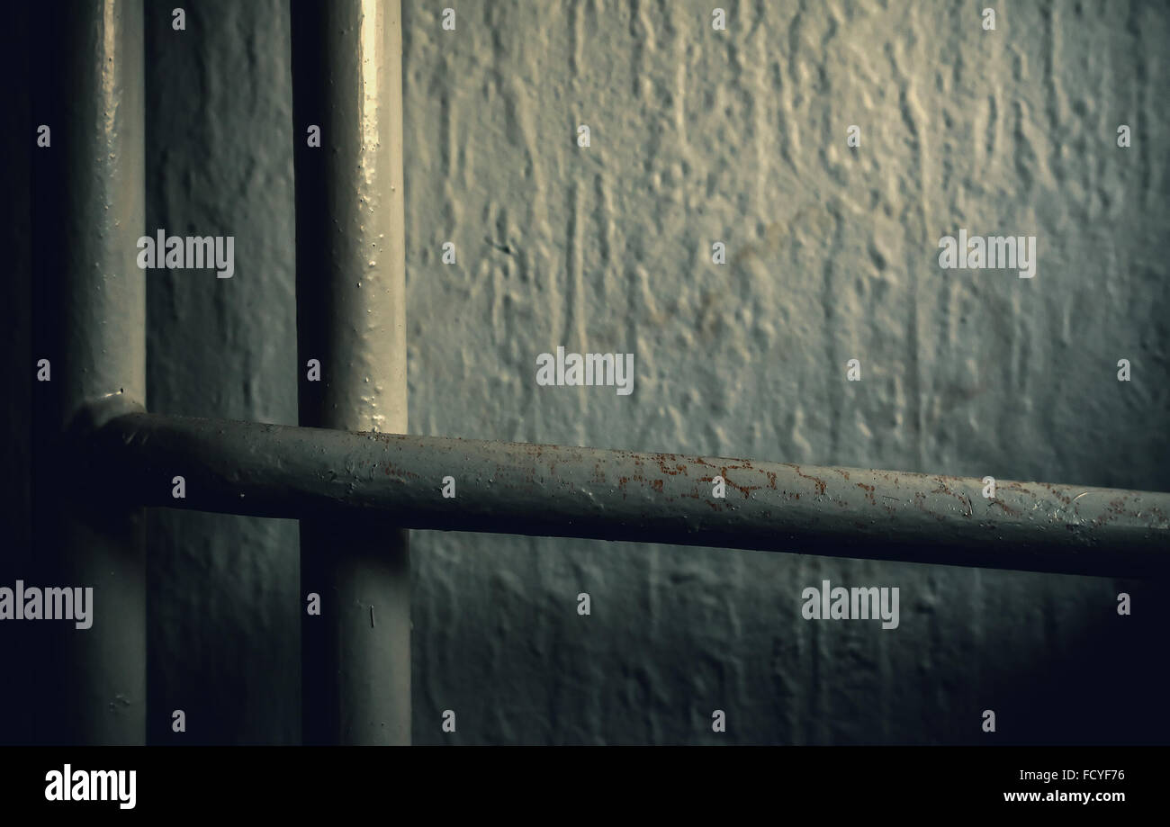 Immagine concettuale circa il riscaldamento in casa, vecchio radiatore dettagli, vintage stile obsoleta. Foto Stock