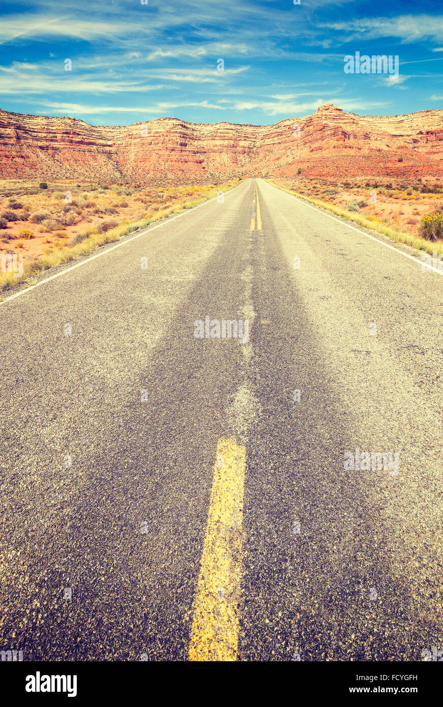 Vintage stilizzata country road, il concetto di viaggio. Foto Stock