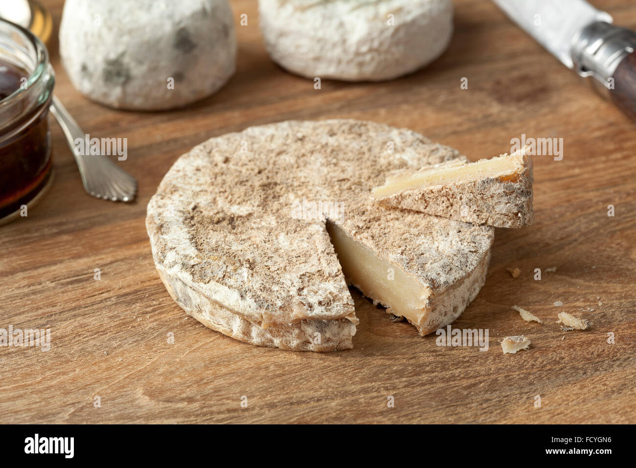 In stile tradizionale francese di formaggio di capra di tre settimane di età Foto Stock