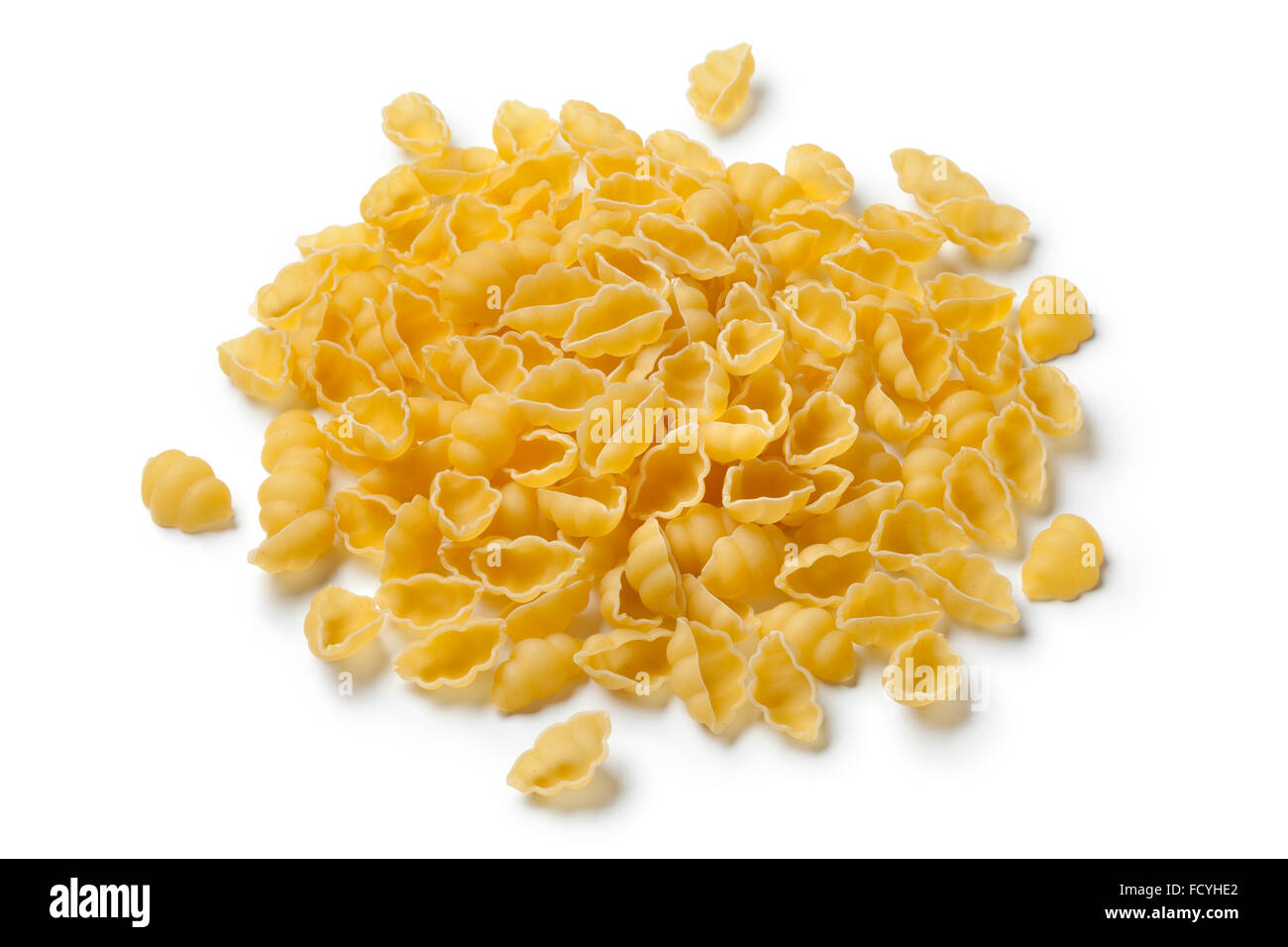Cumulo di italiano tradizionale pasta gnocchi su sfondo bianco Foto Stock