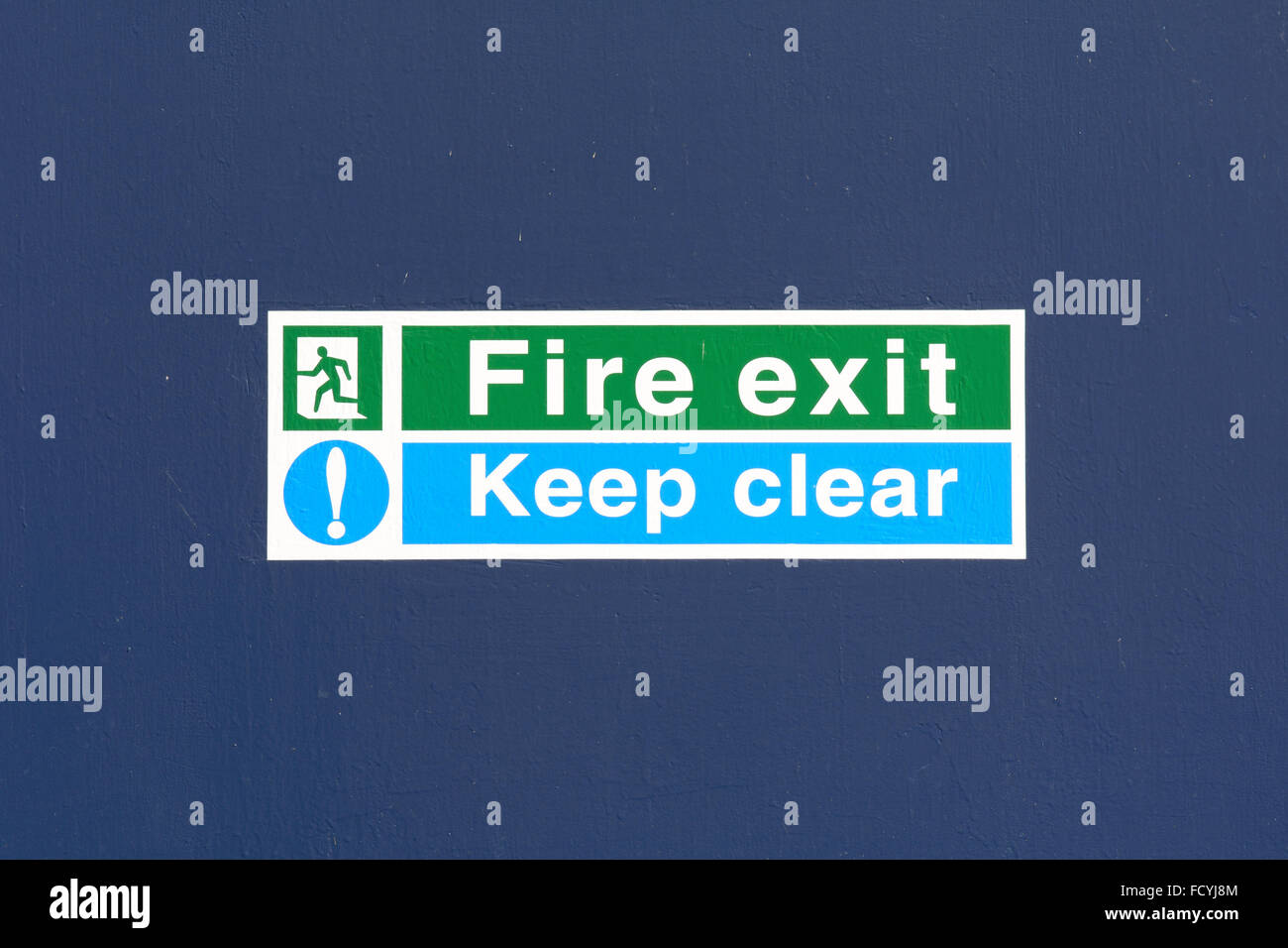 Fire Exit - Tenersi a distanza - segno della porta Foto Stock
