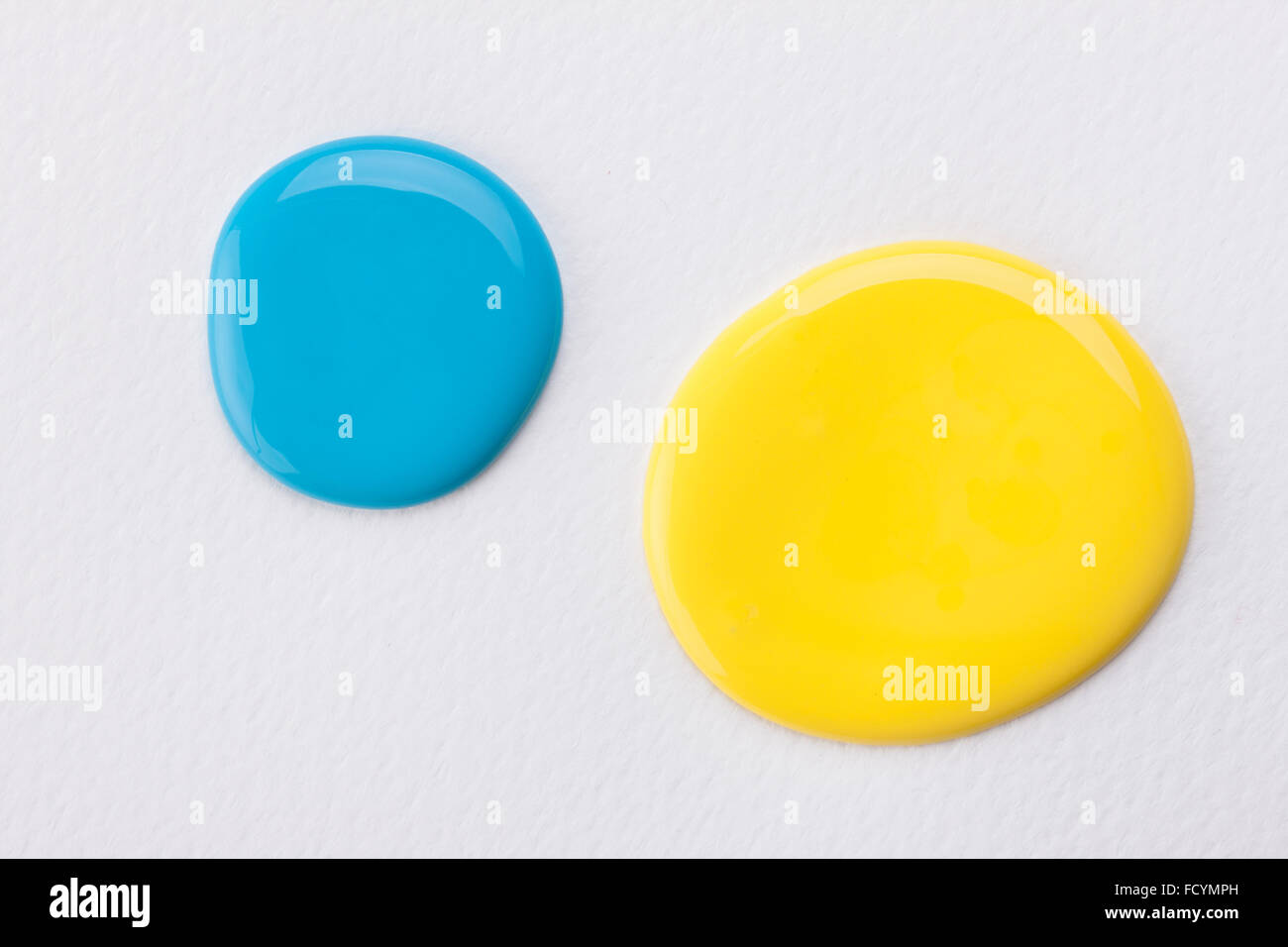 Blu e Giallo puntini di vernice Foto Stock