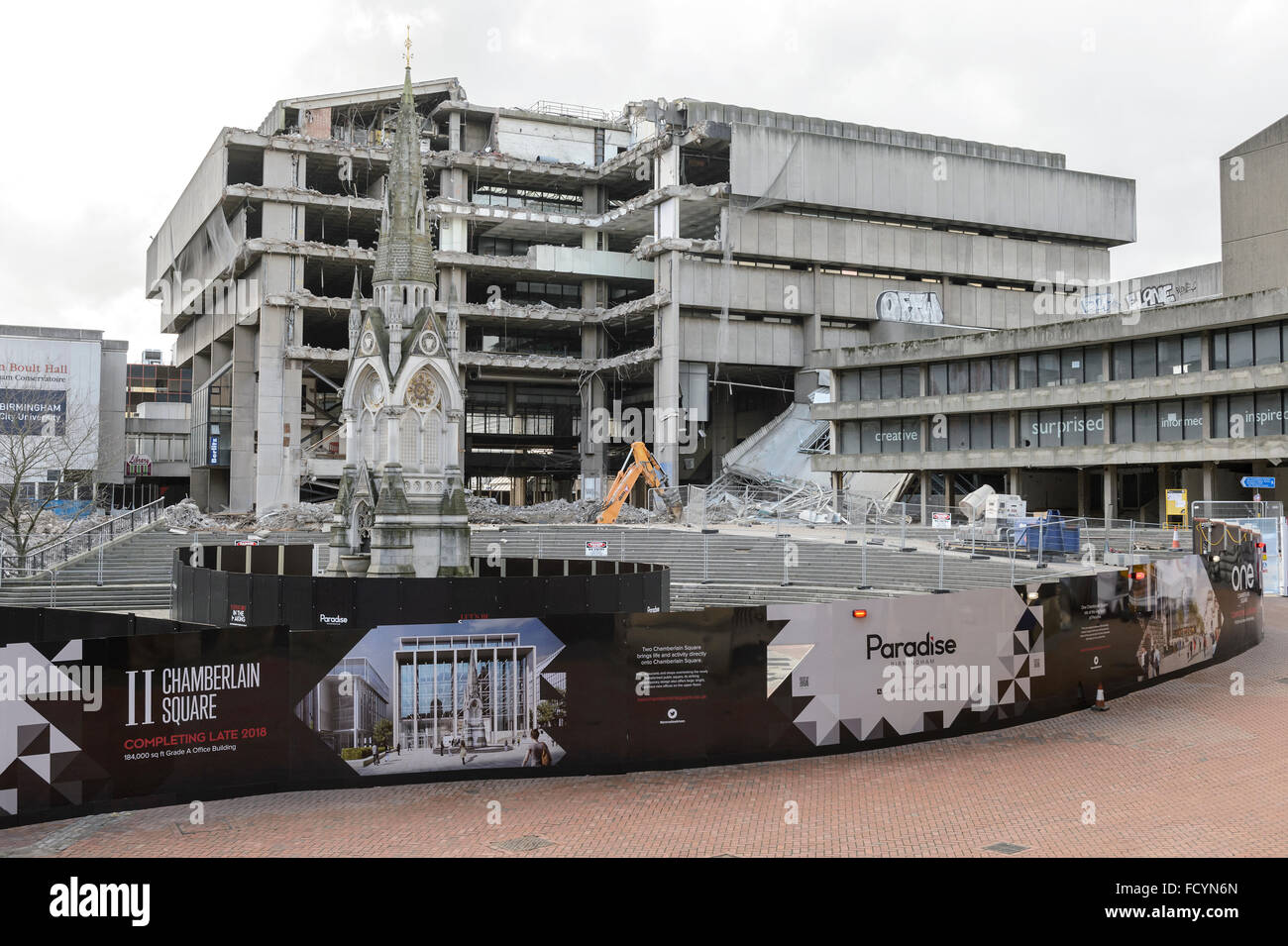 Demolizione della Biblioteca centrale di Paradise Circus/ Chamberlain Square nel centro della città di Birmingham. Foto Stock