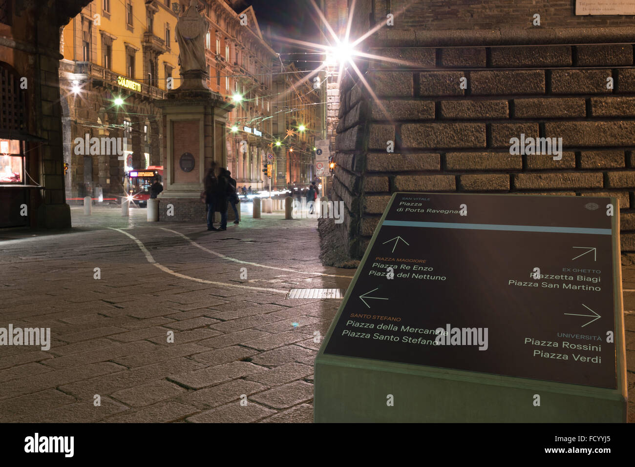 Bologna Italia di notte. Italia street scene. Bologna centro città. Foto Stock