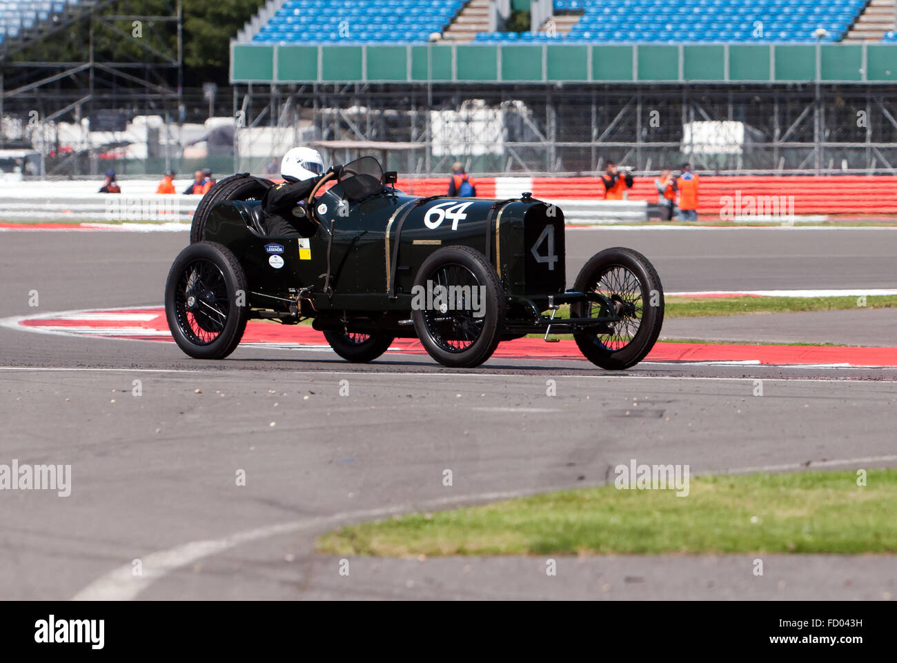 Un 1922, Sunbeam Tourist Trophy concorrenti del Trofeo Kidston per Pre guerra auto sportive, a Silverstone Classic 2015. Foto Stock