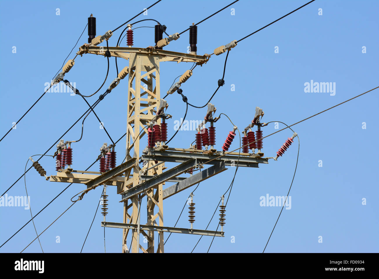 Tensione alta pilone Foto Stock