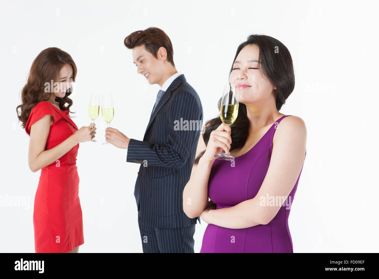 I giovani adulti aventi un champagne party Foto Stock
