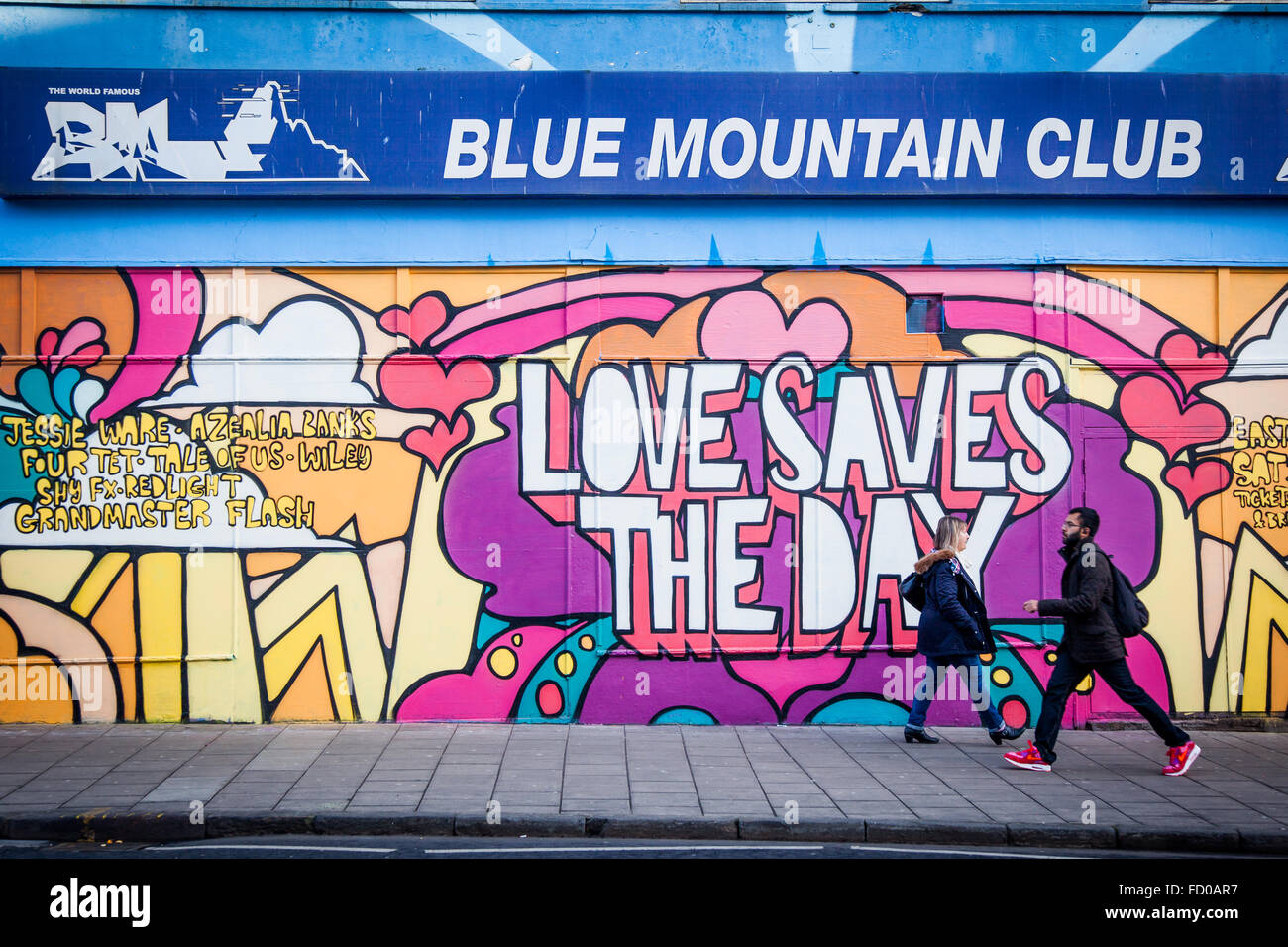 "L'amore salva il giorno " Music Festival murale di Stokes Croft, Bristol, Inghilterra Foto Stock