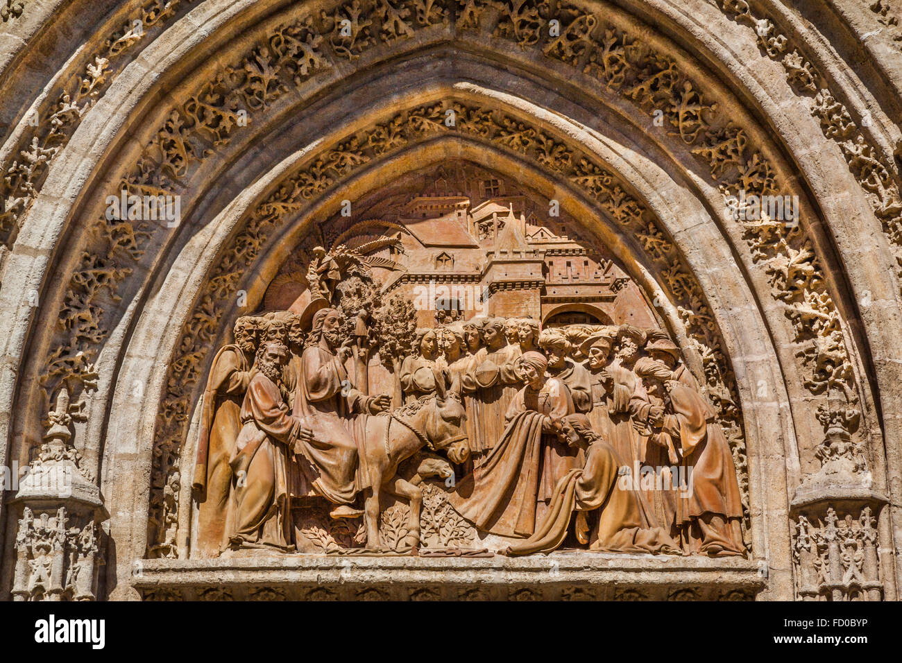 Spagna, Andalusia, provincia di Siviglia, Siviglia, rilievo alla porta di campane a Cattedrale di Siviglia Foto Stock