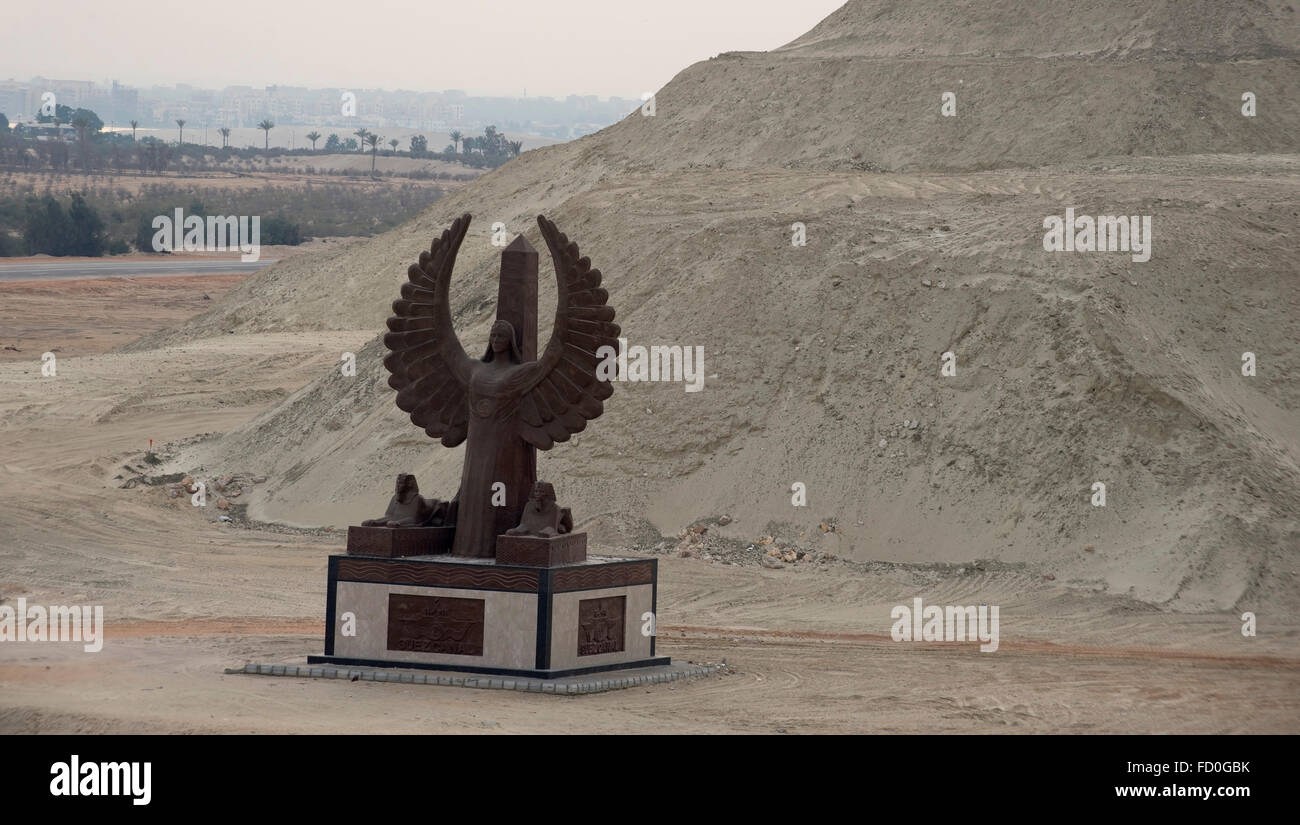 Statua della Libertà sulla banca del nuovo canale di Suez Foto Stock