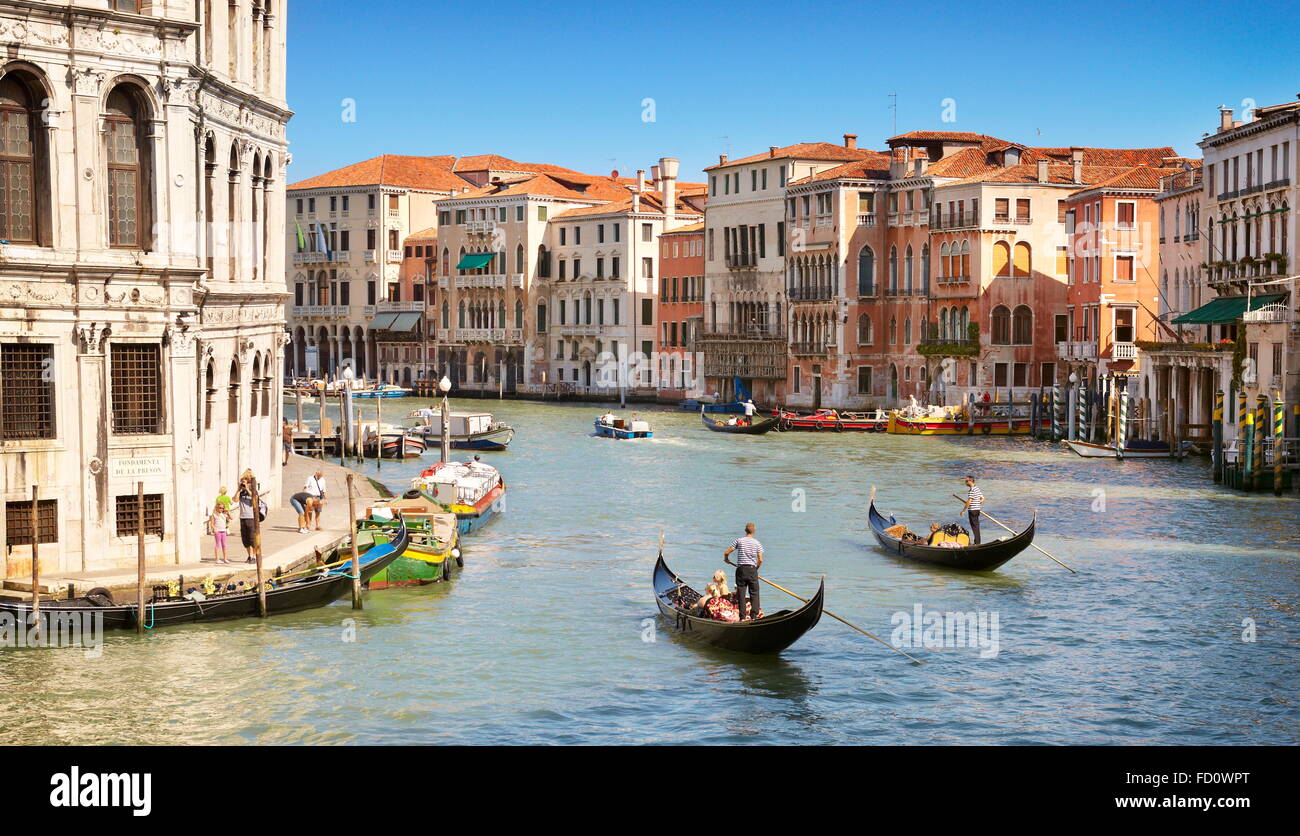 Venezia dal Ponte di Rialto con la vista sul Grand Canal, Venezia, Veneto, Italia, UNESCO Foto Stock