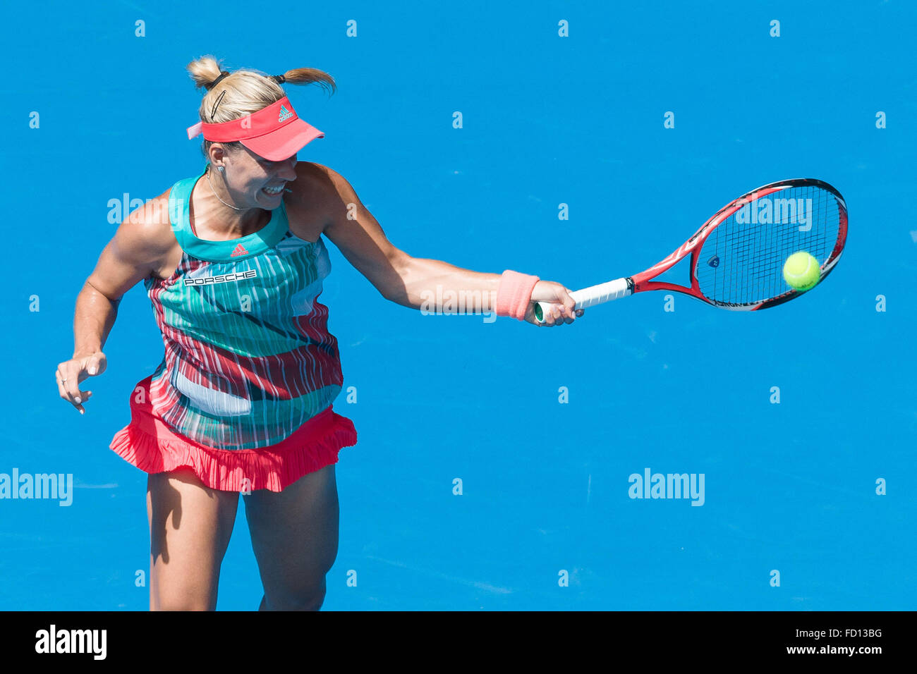 Melbourne, Australia. 27 gennaio, 2016. Angelique Kerber della Germania in azione in un Quarterfinal round match contro Victoria Azarenka di Bielorussia sul giorno dieci del 2016 Australian Open Grand Slam torneo di tennis a Melbourne Park a Melbourne, Australia. Angelique Kerber ha vinto 63 75. Sydney bassa/Cal Sport Media/Alamy Live News Foto Stock