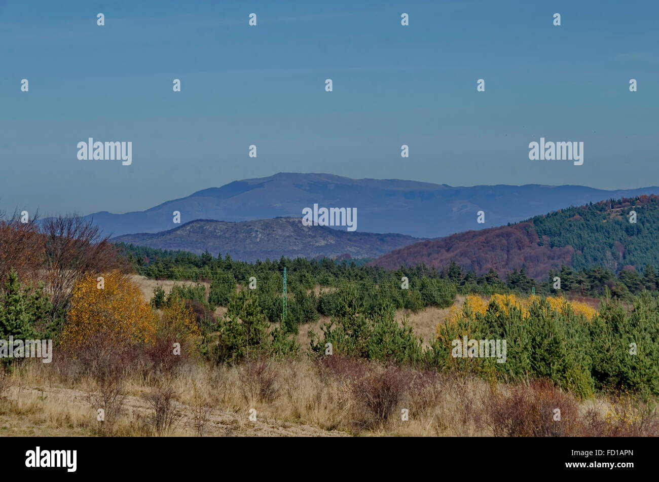 Vista sulle montagne in Plana montagna in autunno Foto Stock