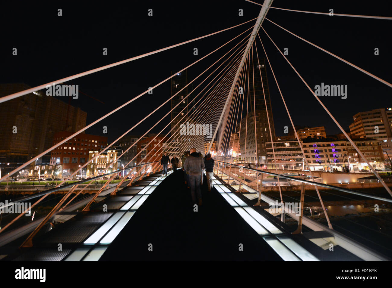 Il bellissimo ponte Zubizuri di notte. Foto Stock