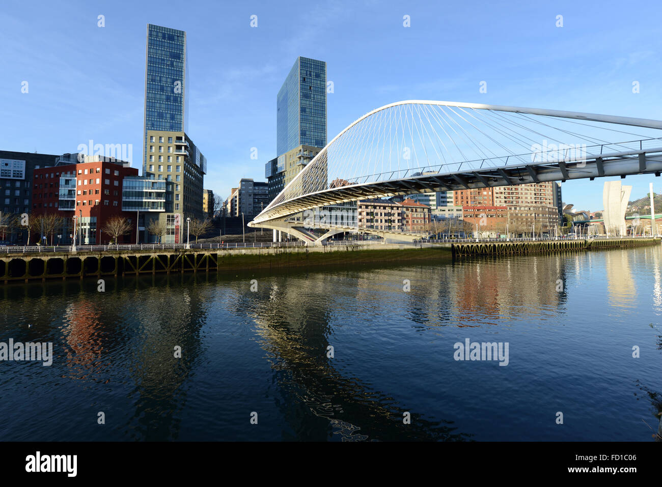 Il bellissimo Ponte Zubizuri. Foto Stock