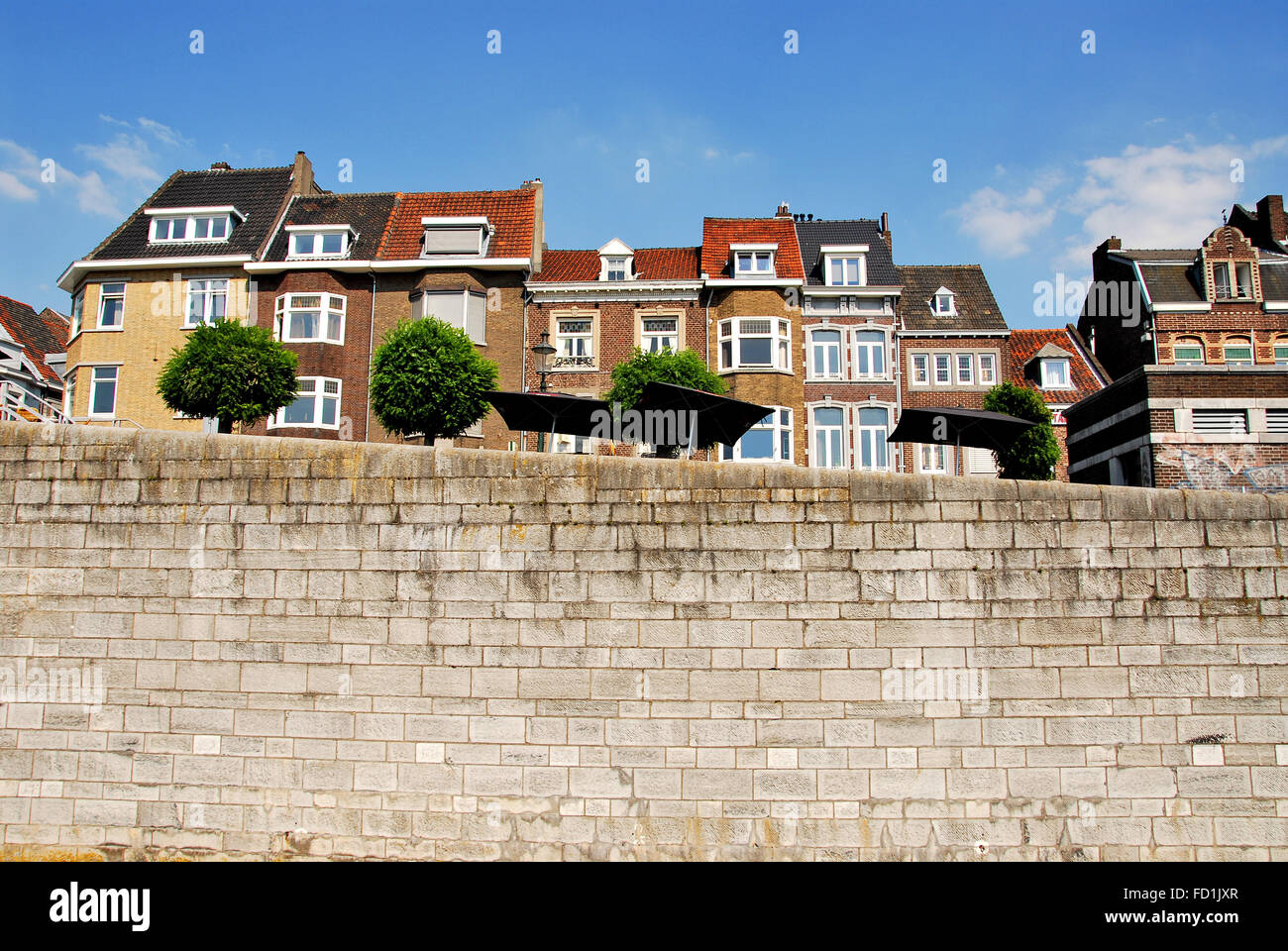 Case sul fiume Maas, Maastricht, Paesi Bassi Foto Stock