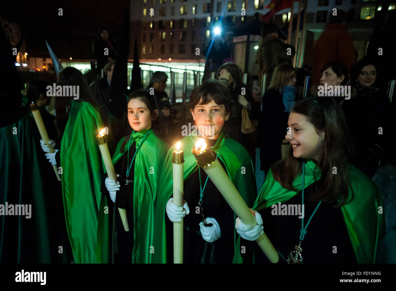 N la processione della Madonna della Speranza che partecipano i bambini con le loro candele Foto Stock