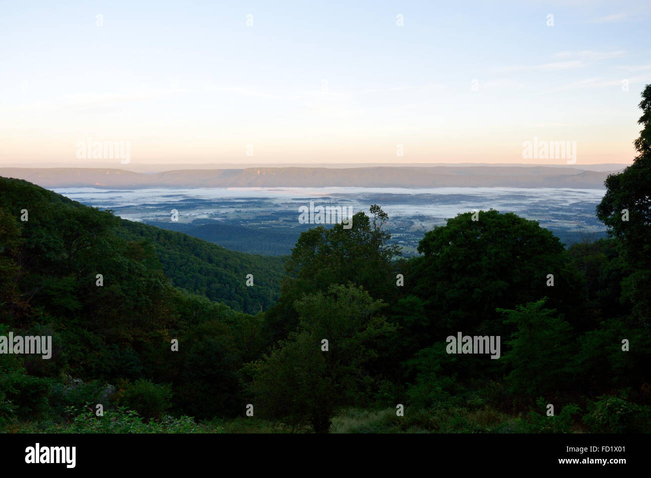 Sunrise attraverso la Shenandoah Valley Foto Stock