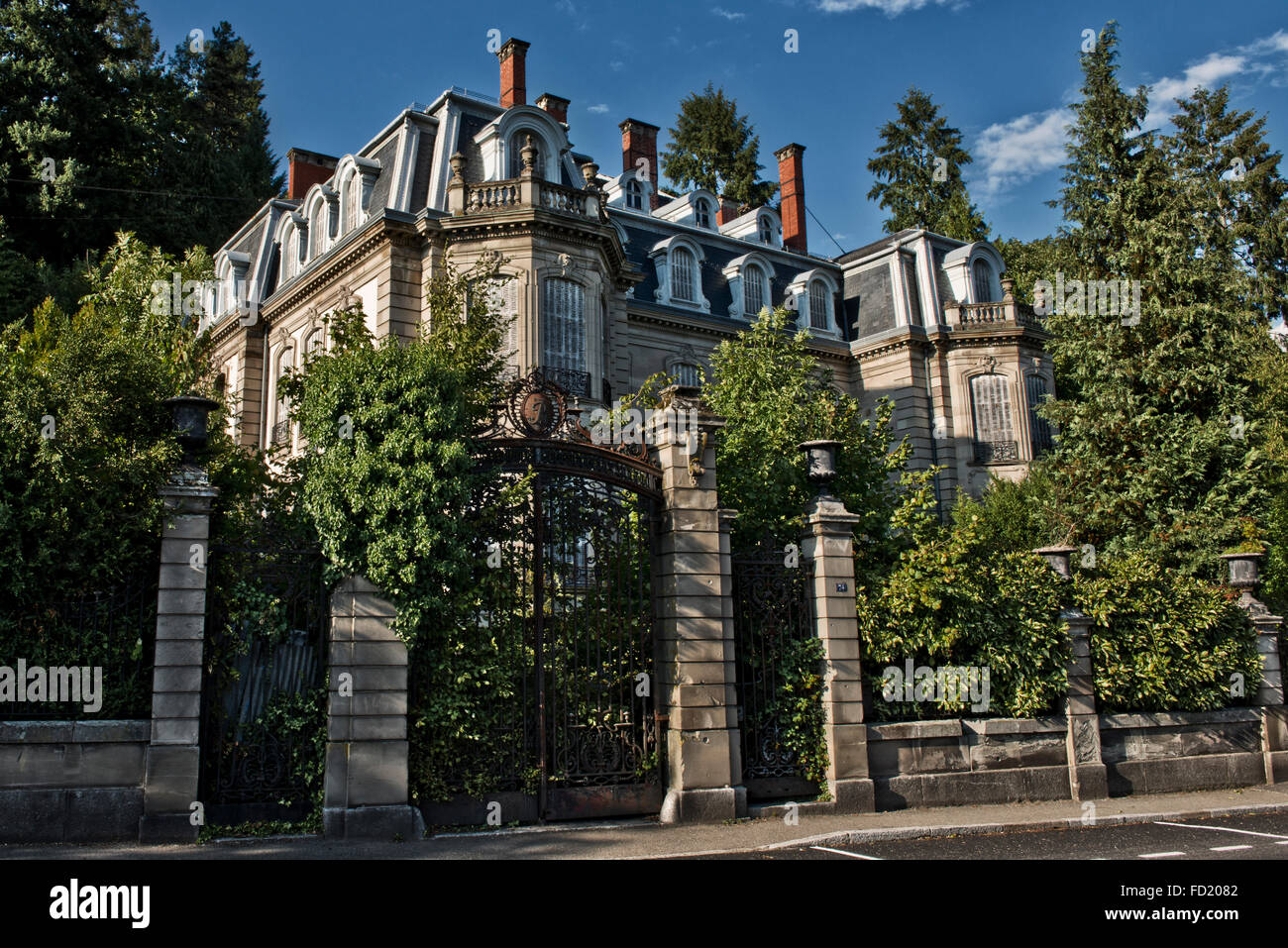 Noto come Châteaux Lumniere grazie alla sua voglia di lucernario e una volta di proprietà di Maurice Burrus è ormai caduto in rovina. Foto Stock