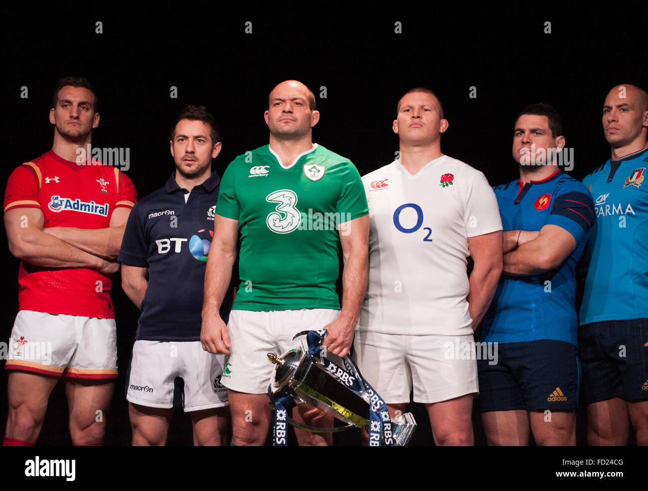 Hurlingham Club di Londra, Regno Unito. Il 27 gennaio, 2016. Capitani del team da sinistra a destra: Sam Warburton (Galles), Greg Laidlaw (Scozia), Rory Best (Irlanda), Dylan Hartley (Inghilterra), Guilhem Guirado (Francia), Sergio Parisse (Italia). La RBS 6 Nazioni di rugby è stato lanciato a premere nel west London Club, con team capitani presentato per il supporto assemblato. Credito: sportsimages/Alamy Live News Foto Stock