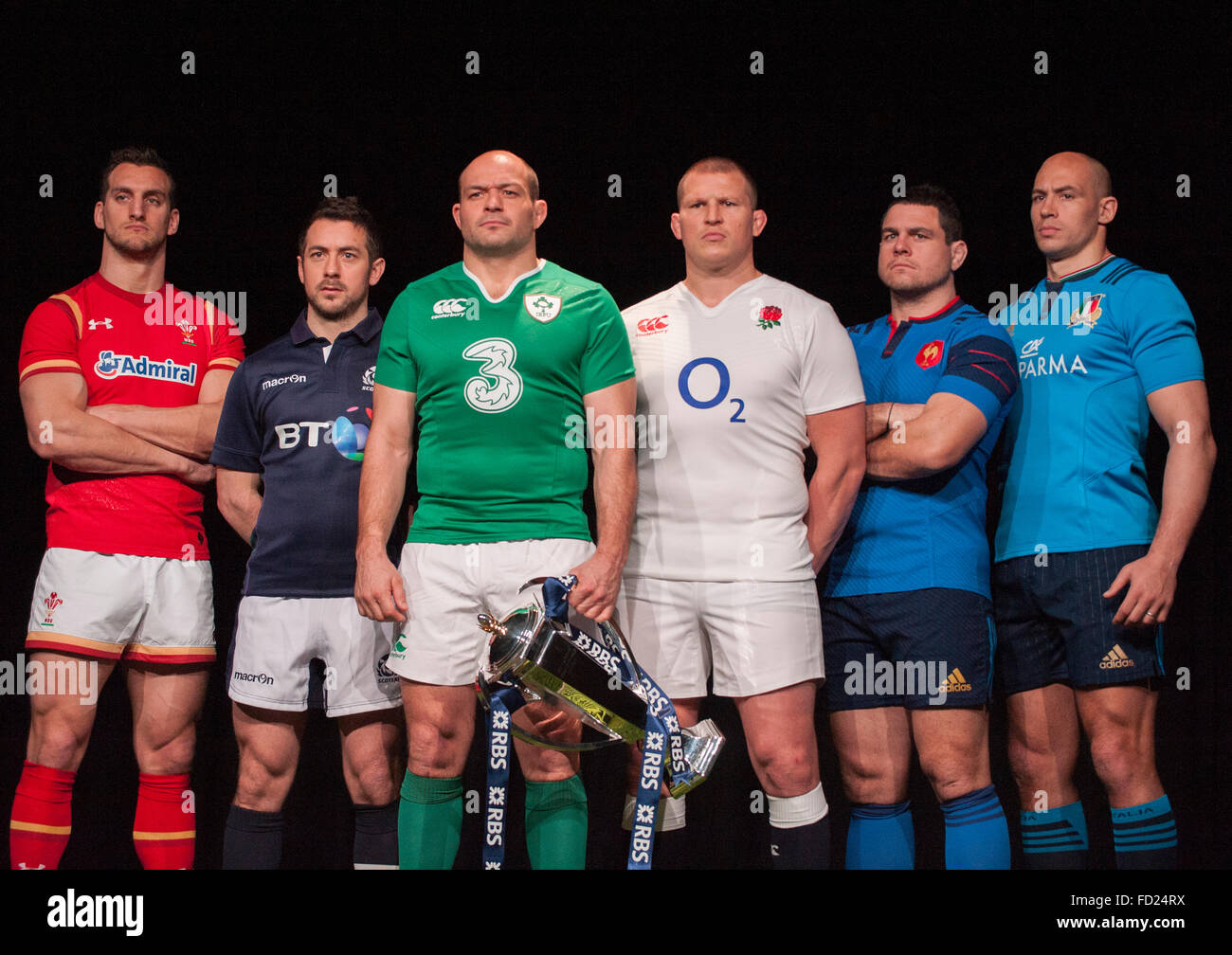 Hurlingham Club di Londra, Regno Unito. Il 27 gennaio, 2016. Capitani del team da sinistra a destra: Sam Warburton (Galles), Greg Laidlaw (Scozia), Rory Best (Irlanda), Dylan Hartley (Inghilterra), Guilhem Guirado (Francia), Sergio Parisse (Italia). La RBS 6 Nazioni di rugby è stato lanciato a premere nel west London Club, con team capitani presentato per il supporto assemblato. Credito: sportsimages/Alamy Live News Foto Stock