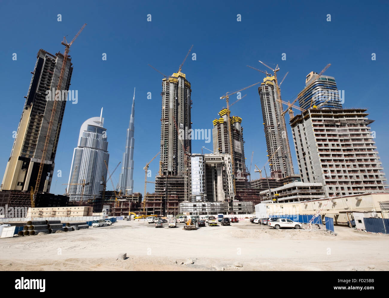 Vista del cantiere del nuovo alto appartamento di lusso torri in Dubai Emirati Arabi Uniti Foto Stock