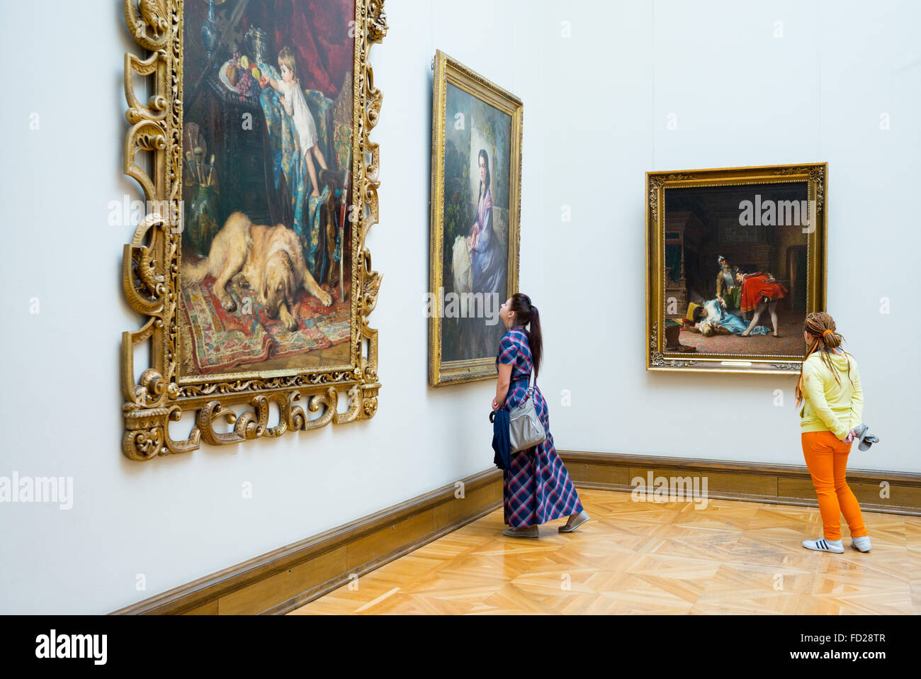 La Russia, Mosca, i visitatori tra i capolavori od arte russa nella Galleria Tretjakov Foto Stock