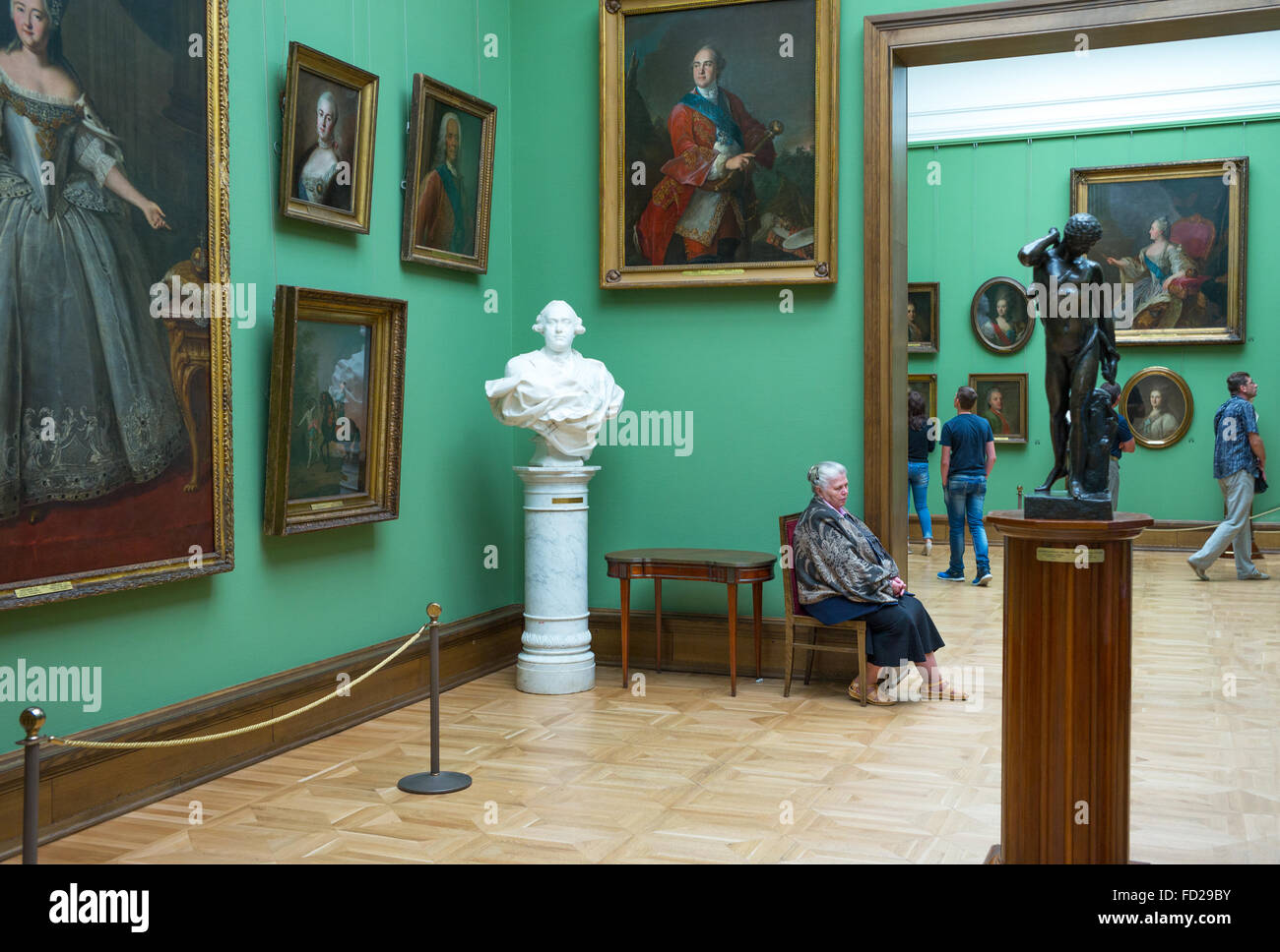 La Russia, Mosca, i visitatori tra i capolavori od arte russa nella Galleria Tretjakov Foto Stock
