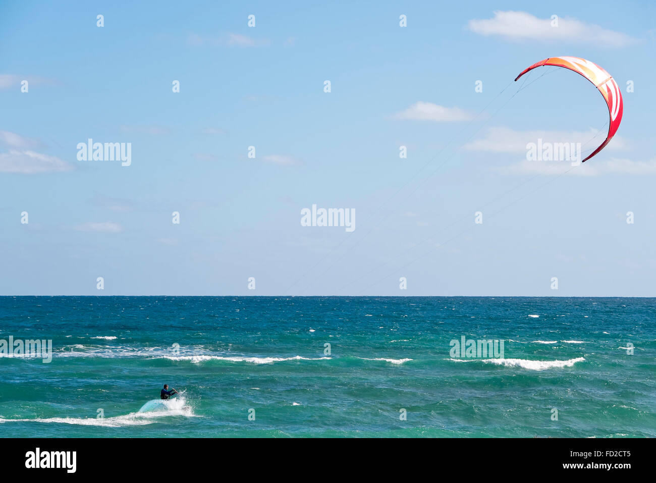 Vista orizzontale di un kite surfer in Capo Verde. Foto Stock
